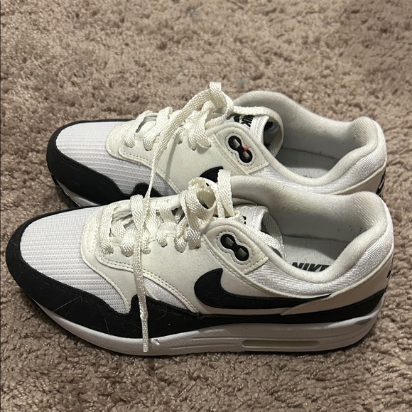 Nike Air White and Black Athletic Shoes - Picture 1 of 7